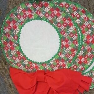 Set Of 4 Vintage Christmas Wreath Handmade Placemats with Bows